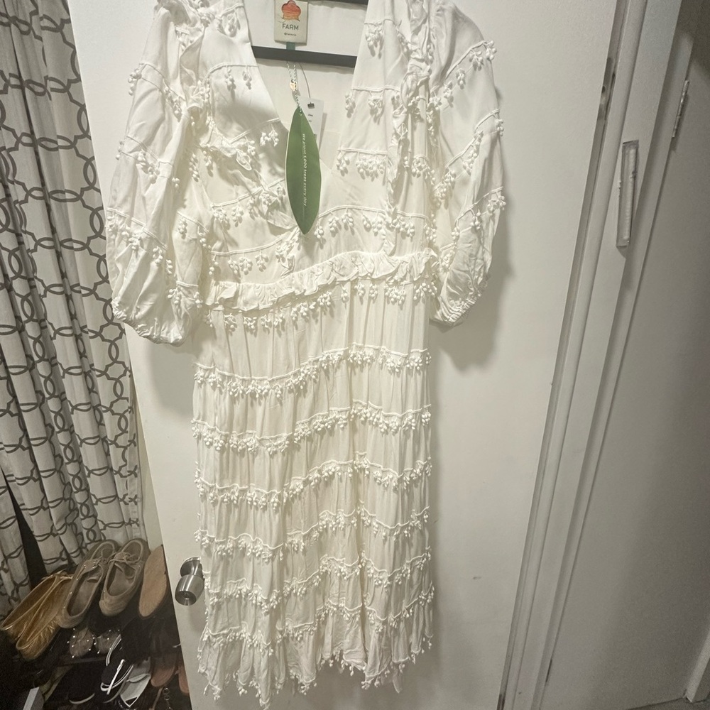 FARM Rio Ivory Tiered Lace V‑Neck Midi Dress - Picture 2 of 5